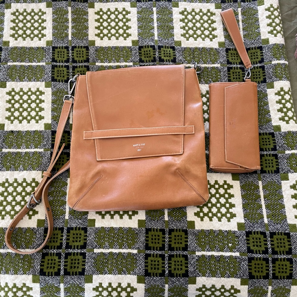 Matt & Nat Crossbody Bag and Wallet Set!!!
